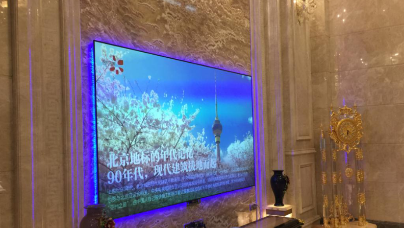 激光電視一定要配抗光幕嗎？讓事實(shí)來(lái)告訴你